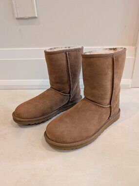 New UGG Australia Classic Short Boots - Chestnut - Size 6